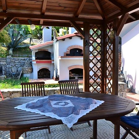 Villa Il Pettirosso La Spezia Exteriör bild