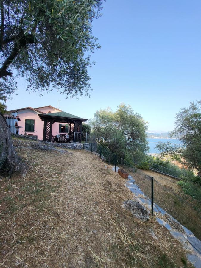 Villa Il Pettirosso La Spezia Exteriör bild
