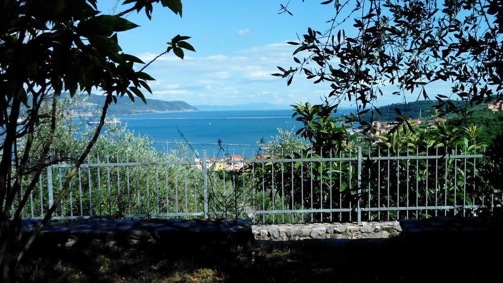 Villa Il Pettirosso La Spezia Exteriör bild
