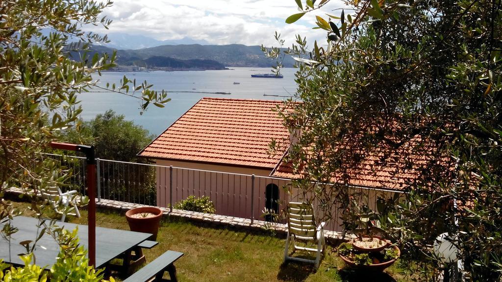 Villa Il Pettirosso La Spezia Exteriör bild